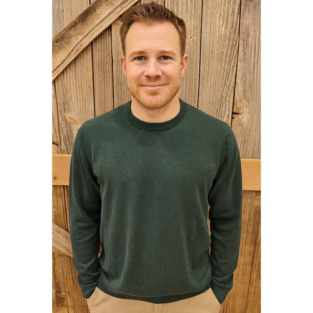 NWT FOREST GREEN light knit sweater crewneck preppy minimalist Christmas L NEW